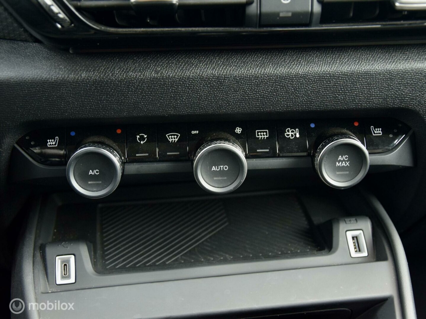 Citroën-Ë-C4-25